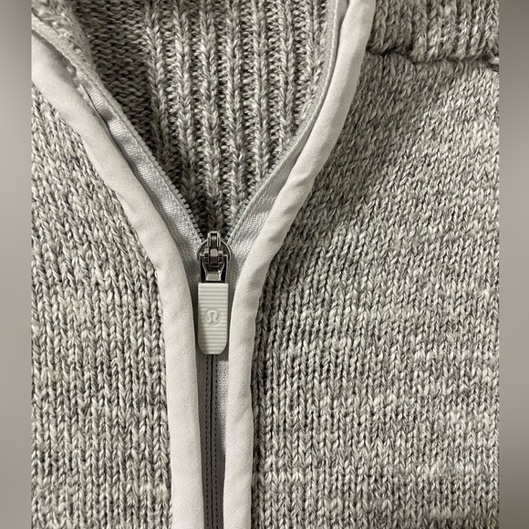 LULULEMON- Summit Stride Sweater
Heathered Core Ultra Light Grey - Picture 7 of 7
